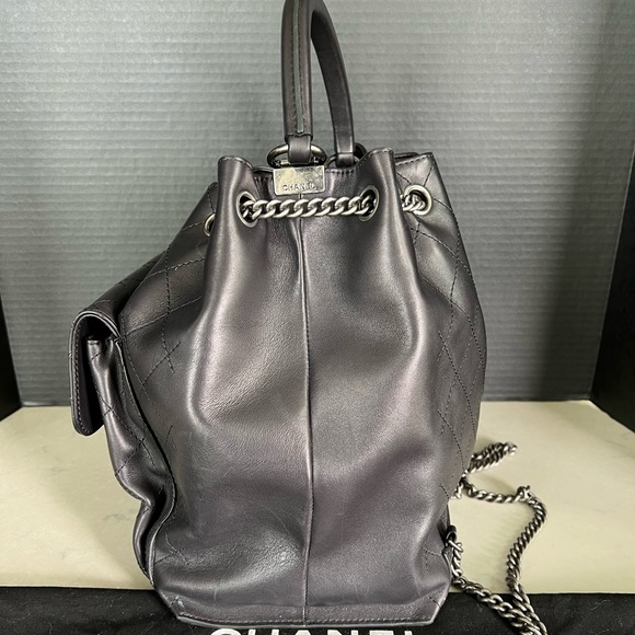 Black classic Chanel Calfskin Stitched Medium Luxury Drawstring Backpack - Picture 3 of 16